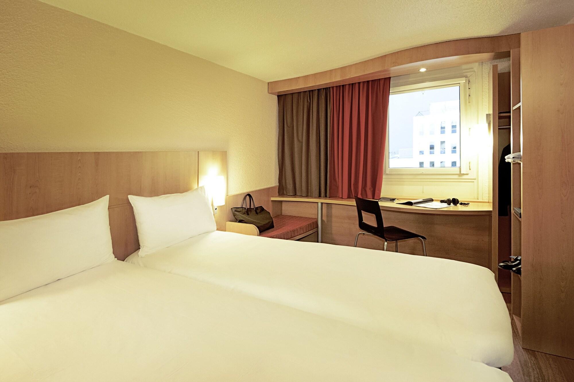 Hotel Ibis Evry-courcouronnes
