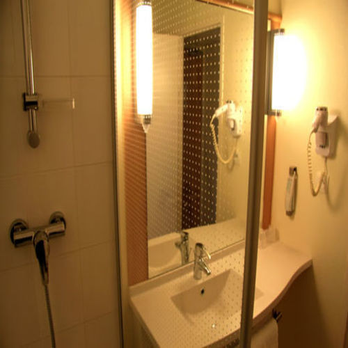 Ibis Evry-courcouronnes Hotel 3*
