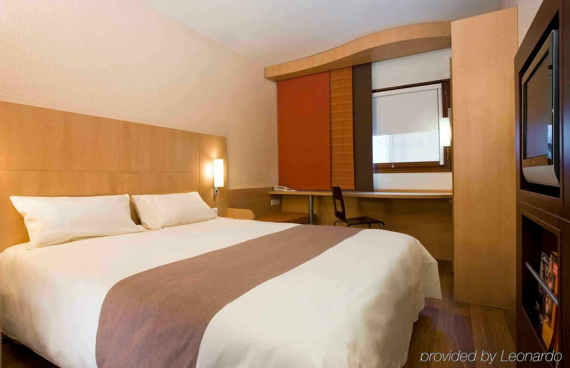 Hotel Ibis Evry-courcouronnes 3*