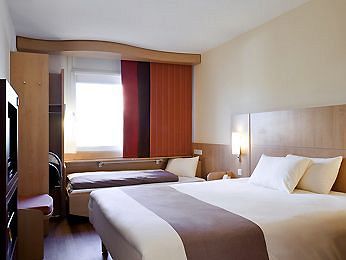 Ibis Evry-courcouronnes Hotel 3*